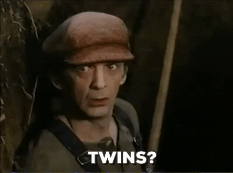 Hombre diciendo "Twins"