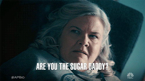 Mujer mayor diciendo "Are you the sugar daddy?"